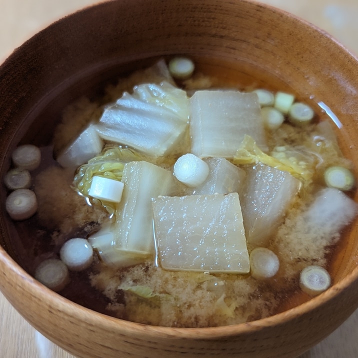 コロコロ白菜と大根のお味噌汁